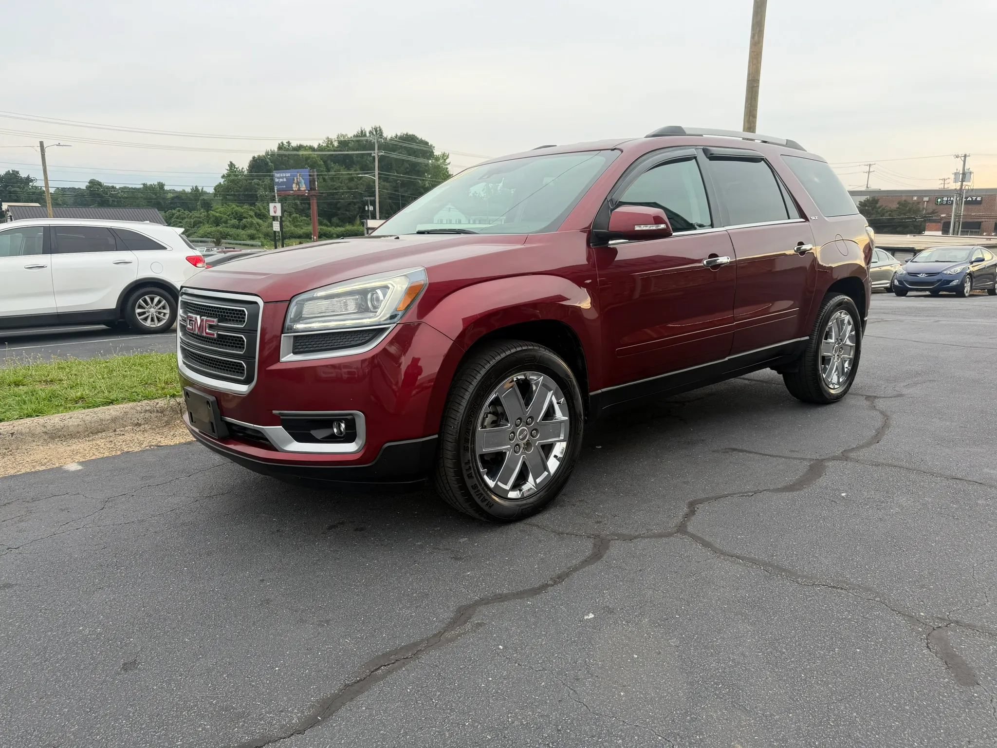 Used 2017 GMC Acadia Limited SLT FWD image 3