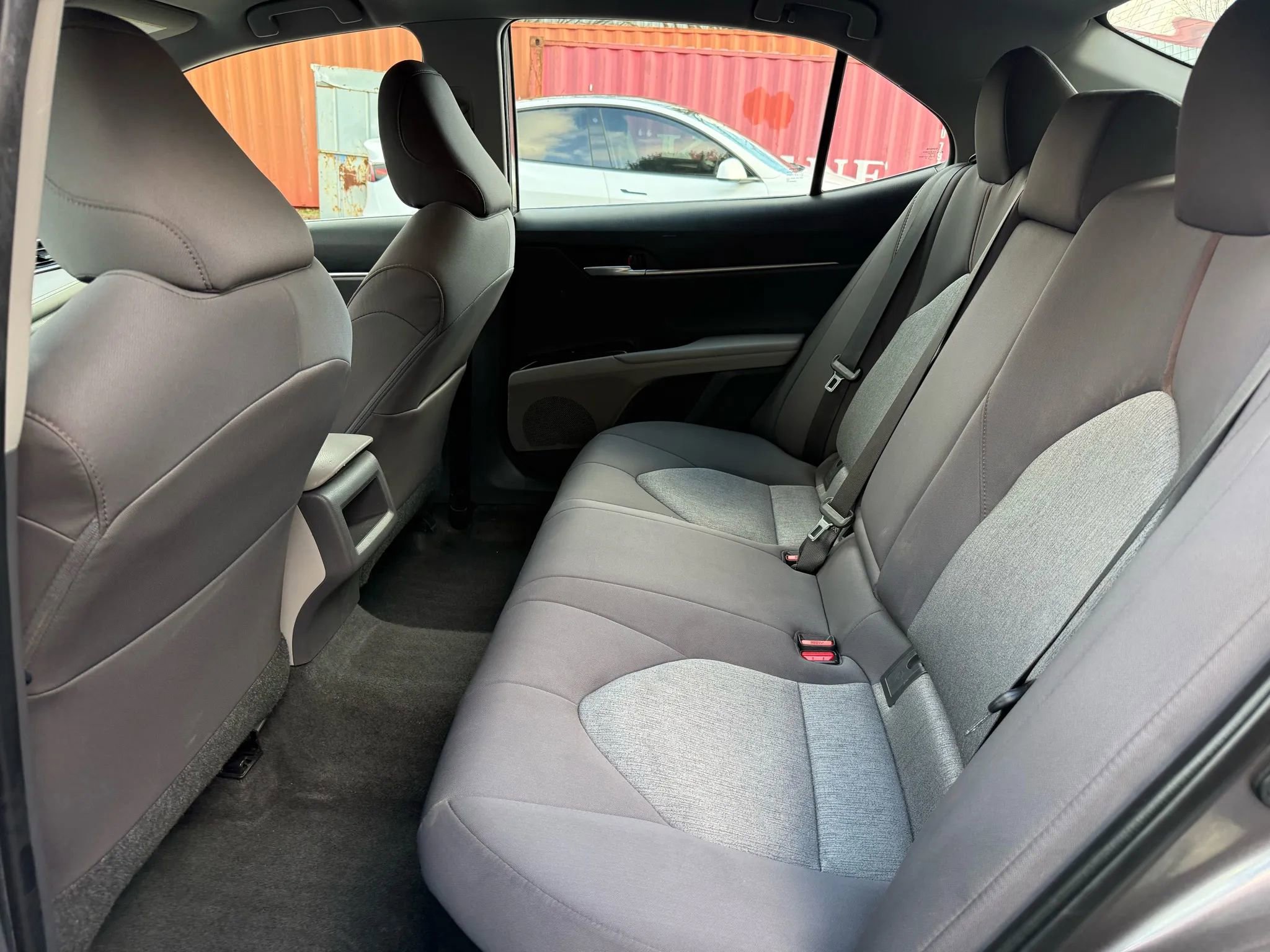 Used 2020 Toyota Camry LE image 14