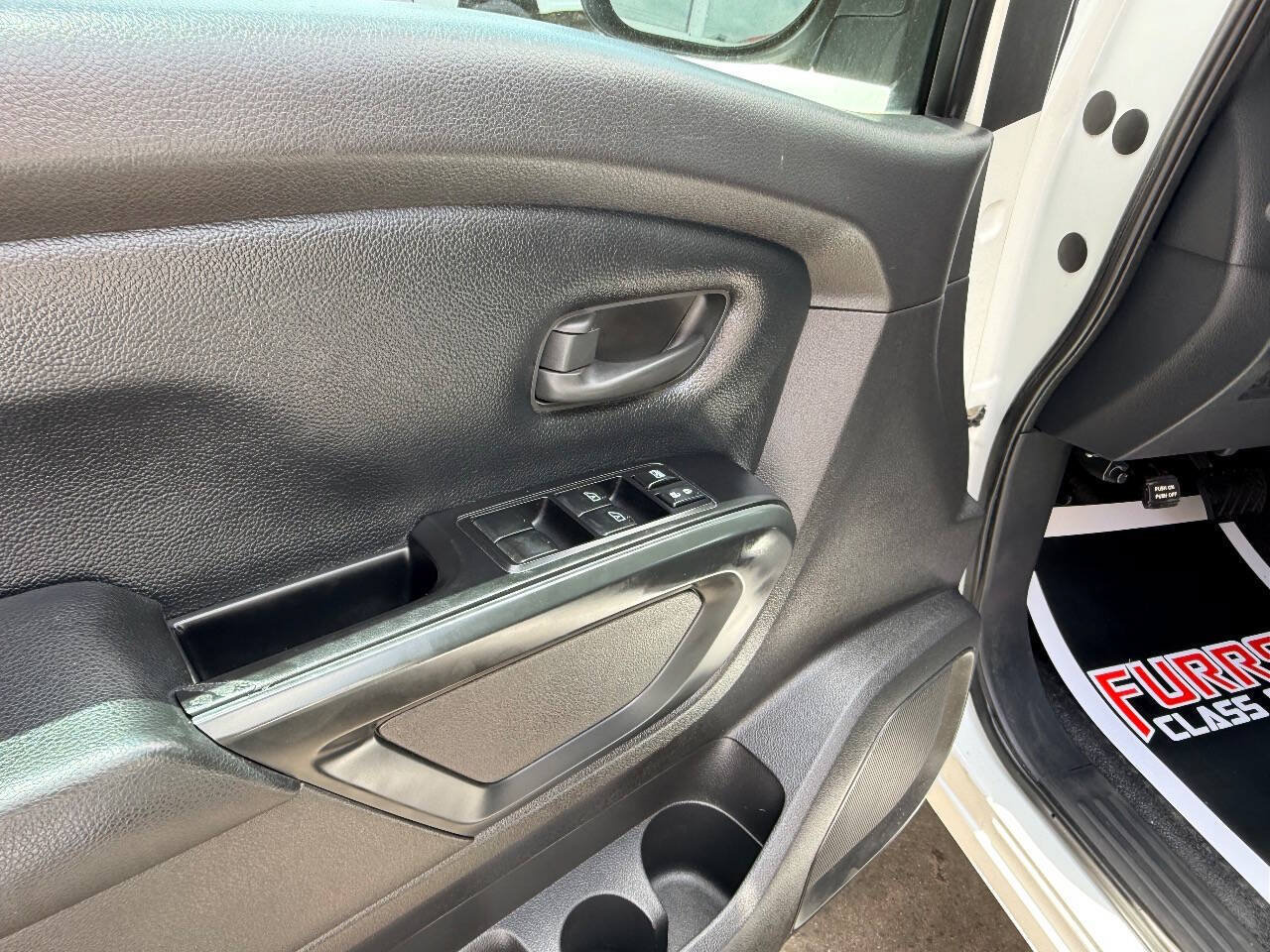 Used 2017 Nissan Titan S AWD/4WD image 16