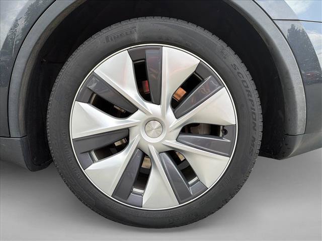 Used 2024 Tesla Model Y Long Range AWD/4WD image 10