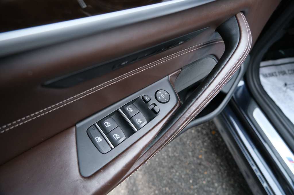 Used 2019 BMW 540i xDrive w/ M Sport Package image 20
