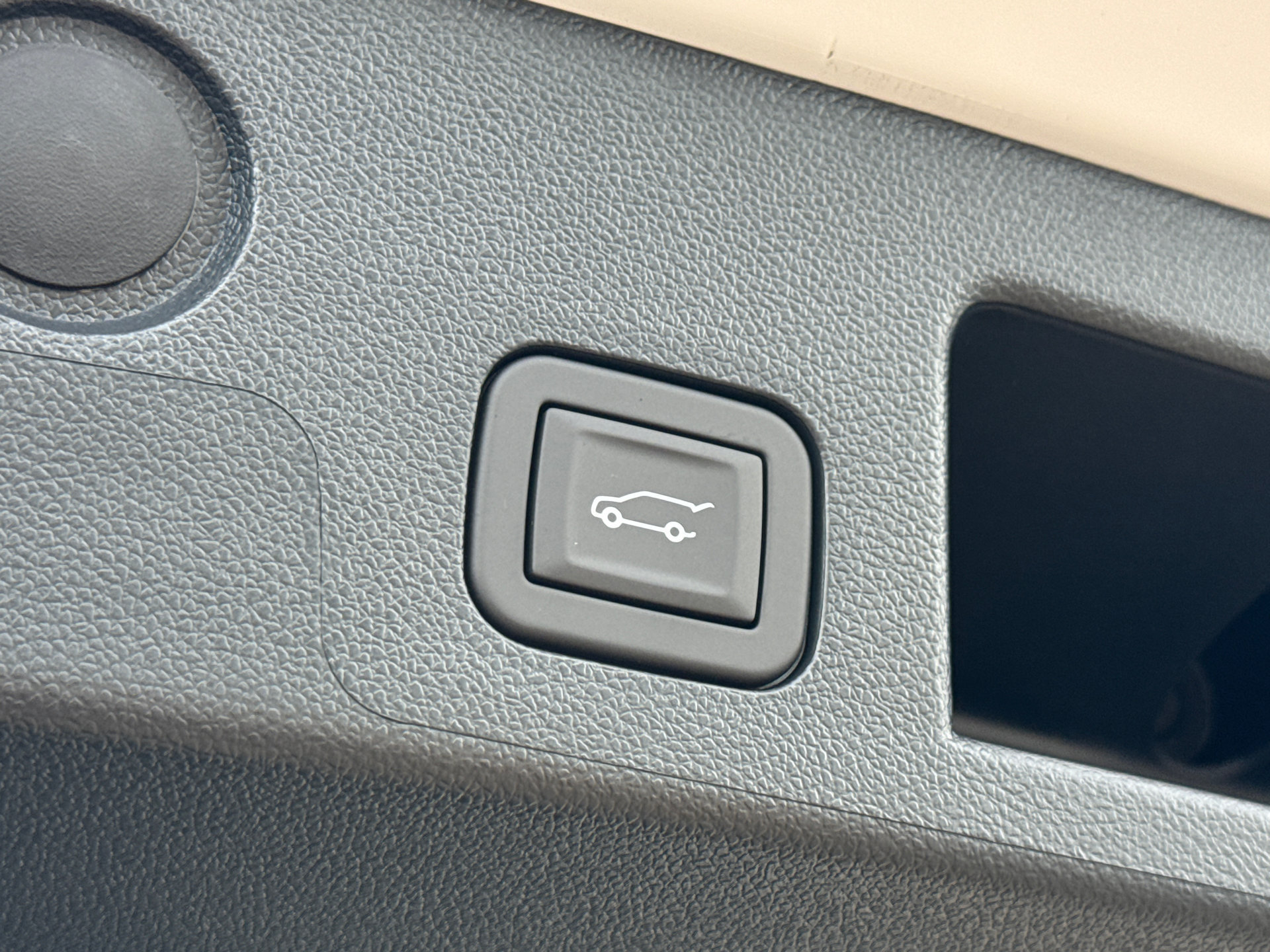 New 2027 Chevrolet Equinox LT w/ Convenience Package II FWD image 9
