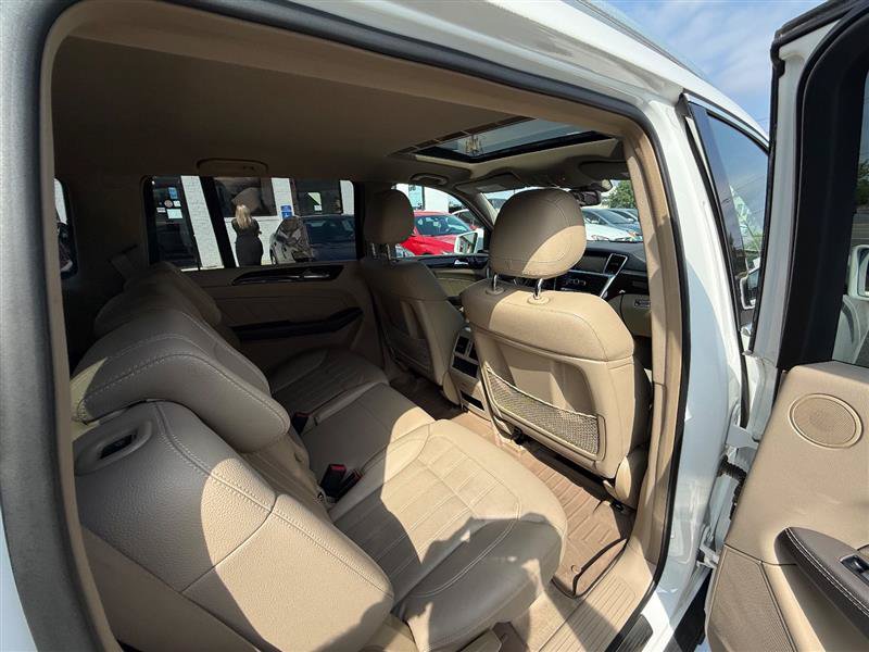 Used 2015 Mercedes-Benz GL 450 4MATIC image 27