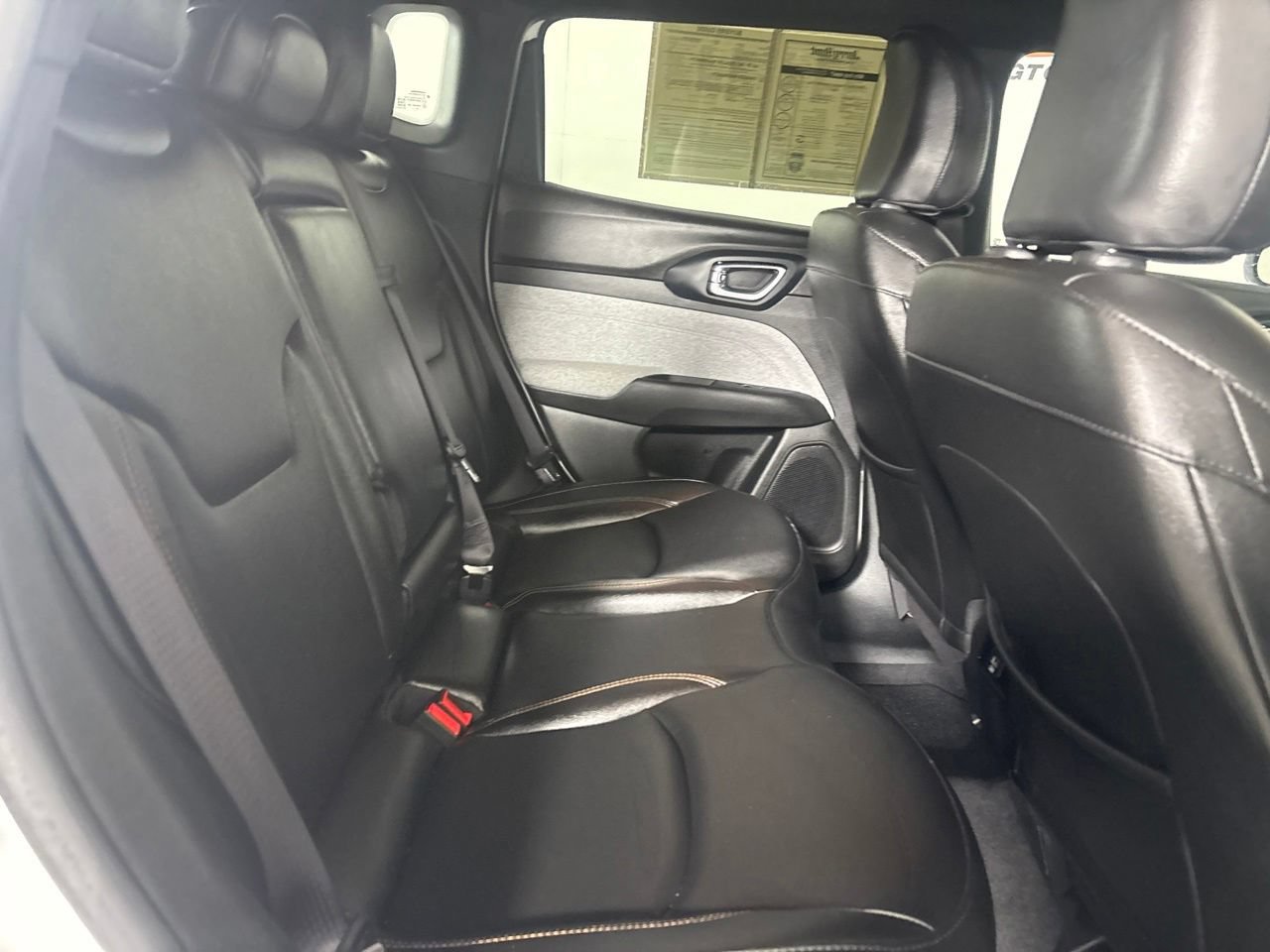Used 2024 Jeep Compass Latitude w/ Sun and Sound Group AWD/4WD image 28
