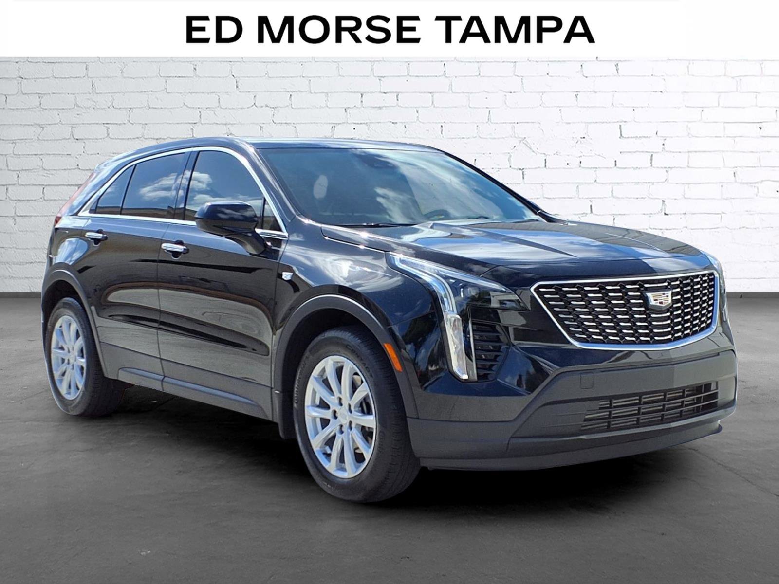 Certified 2023 Cadillac XT4 Luxury w/ Cold Weather Package image 5