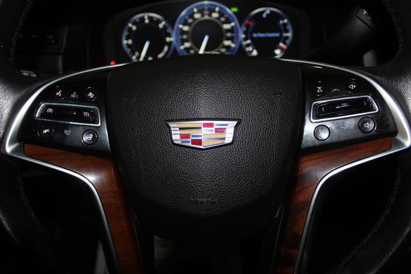 Used 2015 Cadillac Escalade Luxury image 18