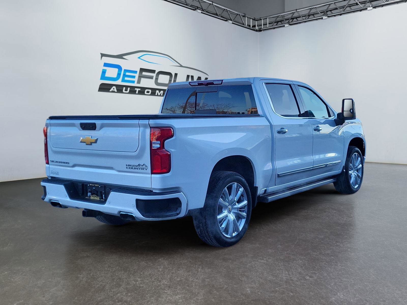 Used 2024 Chevrolet Silverado 1500 High Country w/ High Country Premium Package image 3