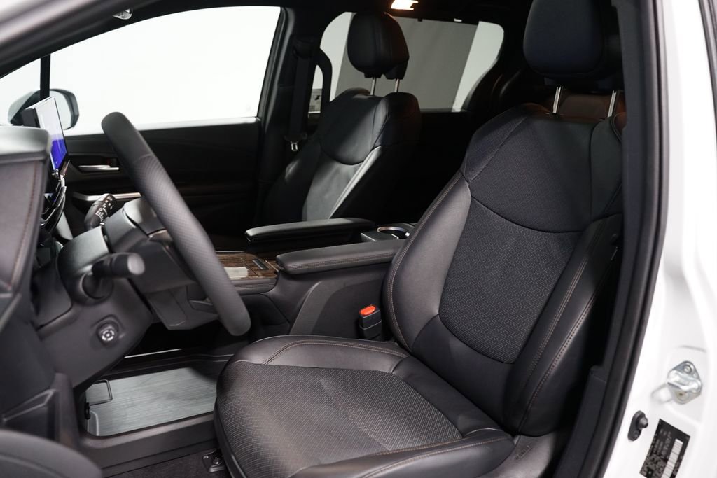 Certified 2025 Toyota Sienna Platinum FWD image 31