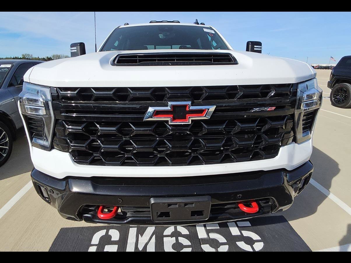 Used 2025 Chevrolet Silverado 2500 ZR2 w/ Technology Package image 2