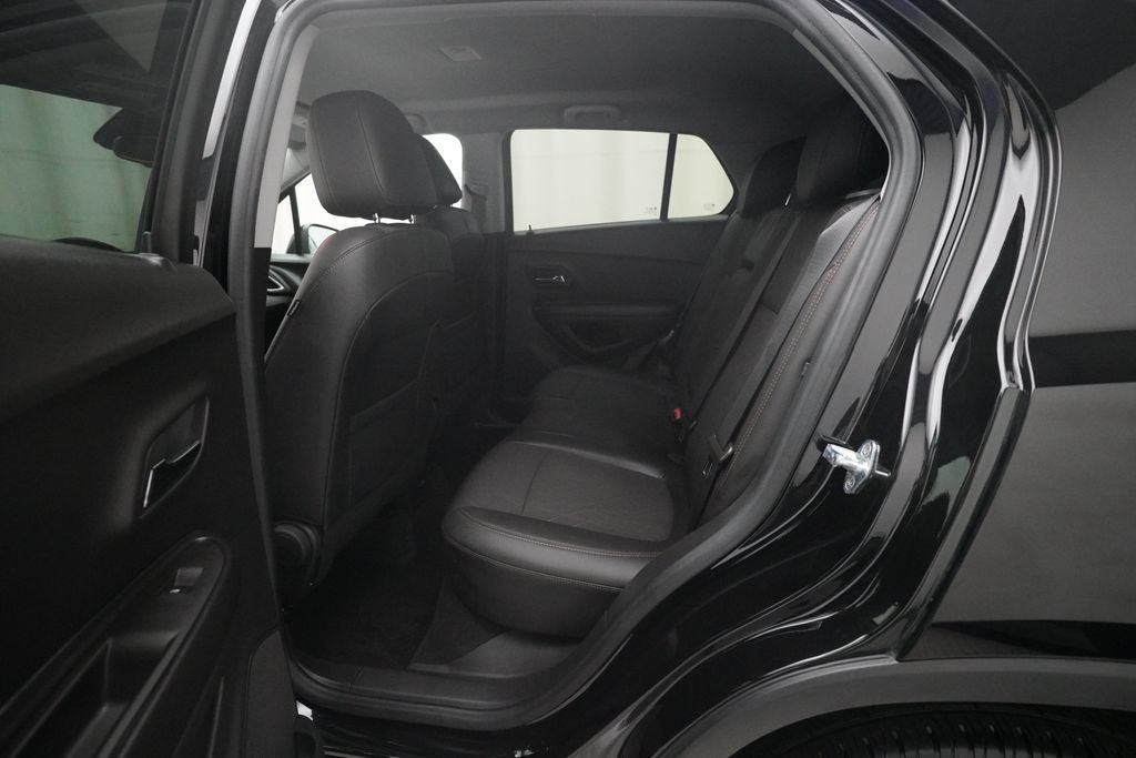 Used 2022 Chevrolet Trax LT w/ Midnight Edition AWD/4WD image 15