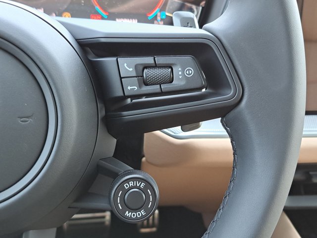 New 2025 Porsche Cayenne S image 31