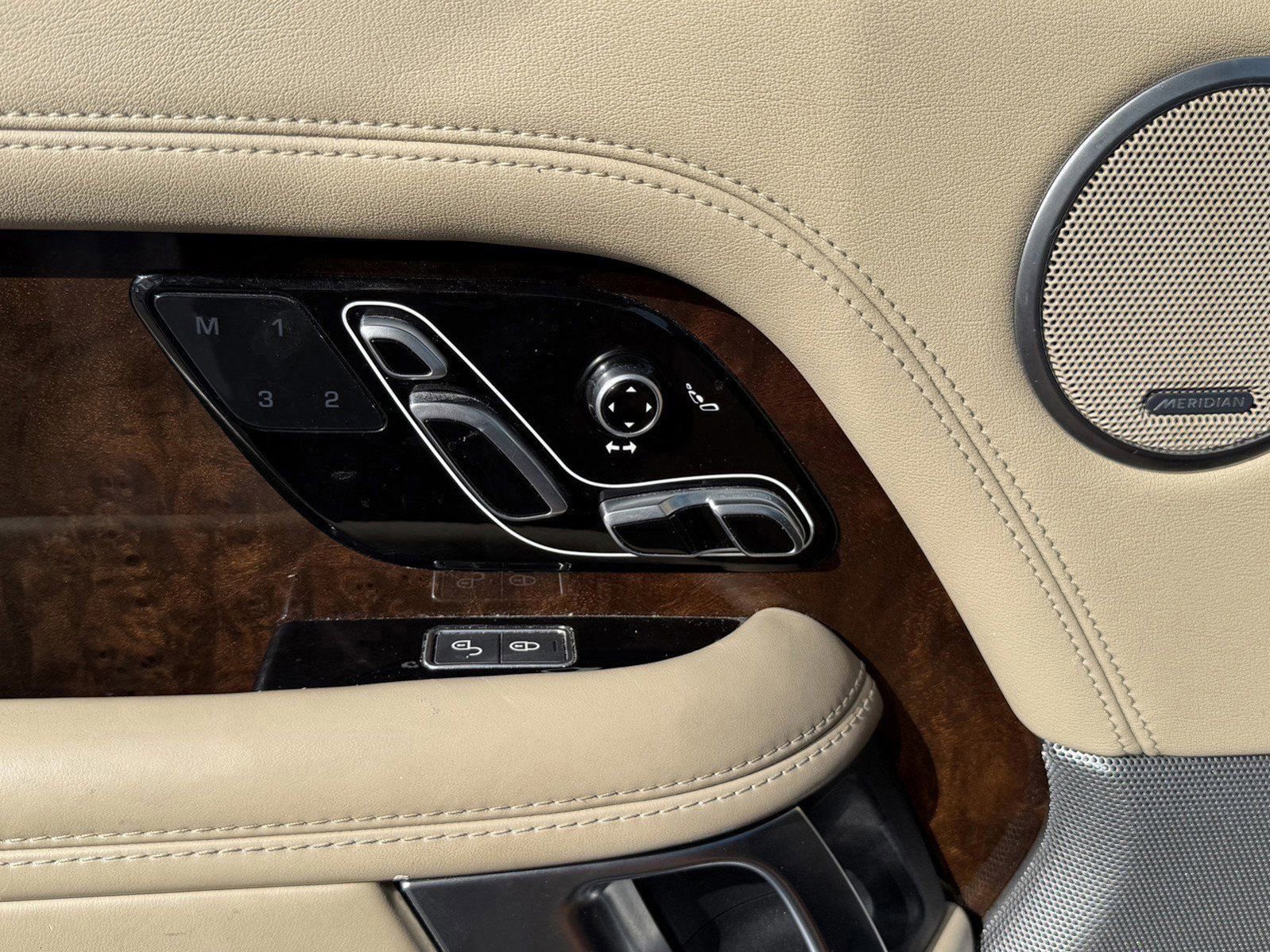 Used 2018 Land Rover Range Rover Long Wheelbase Supercharged image 26