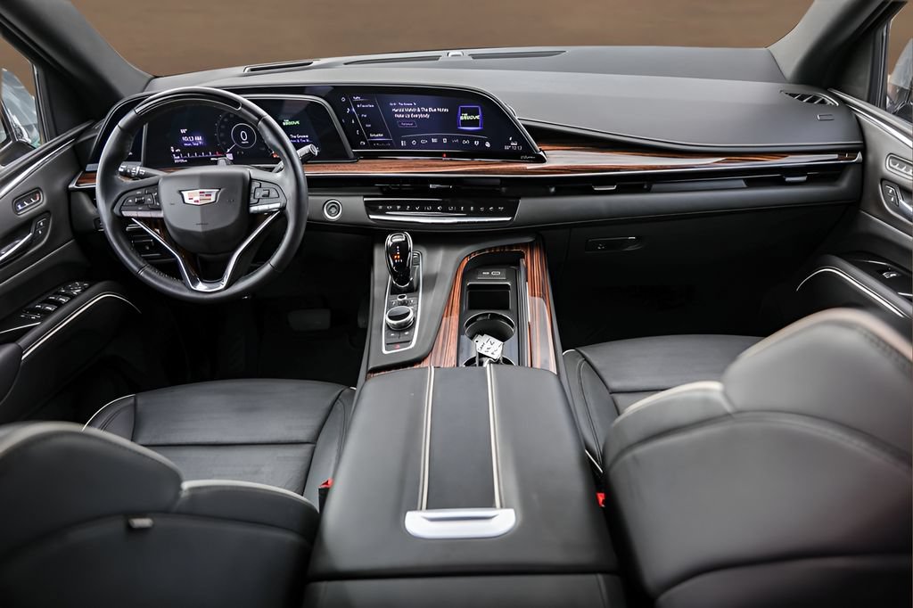 Certified 2024 Cadillac Escalade Premium Luxury w/ Performance Package AWD/4WD image 27
