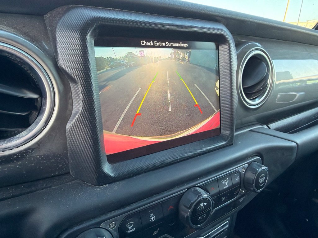 Used 2018 Jeep Wrangler Unlimited Sahara AWD/4WD image 18
