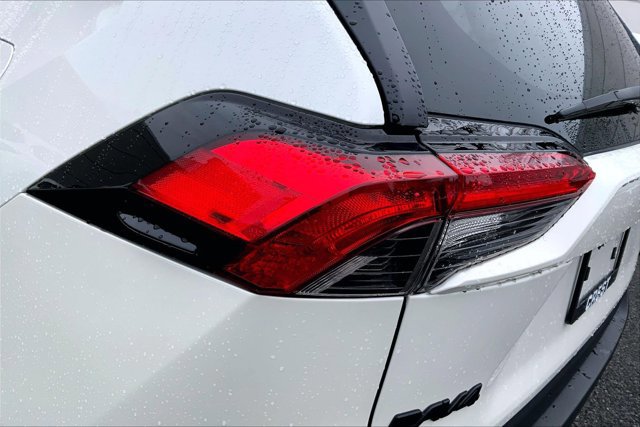 Used 2022 Toyota RAV4 XLE Premium image 29