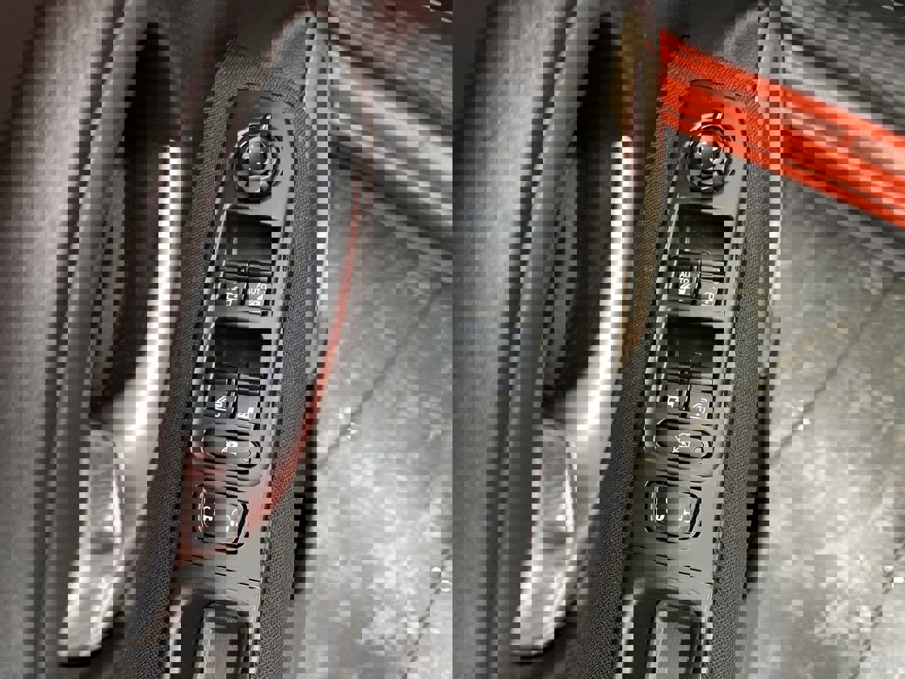 Used 2017 Jeep Renegade Latitude w/ Popular Equipment Group image 7