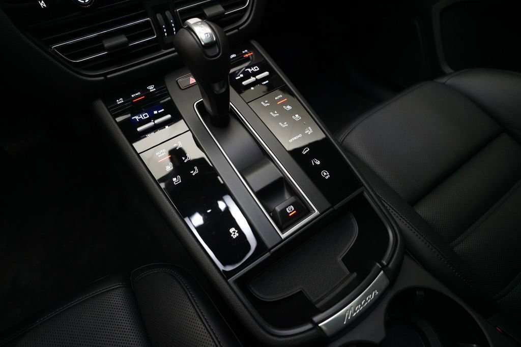 Certified 2026 Porsche Macan image 25