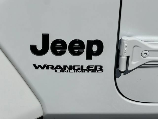 Used 2021 Jeep Wrangler Unlimited Sahara AWD/4WD image 11