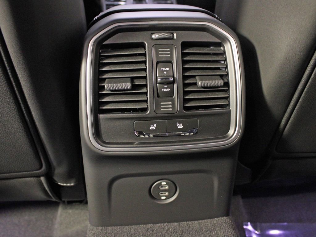 Certified 2026 Porsche Macan GTS AWD/4WD image 36