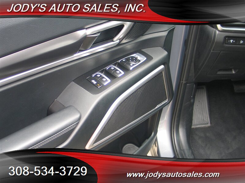 Used 2025 Kia Telluride S image 3