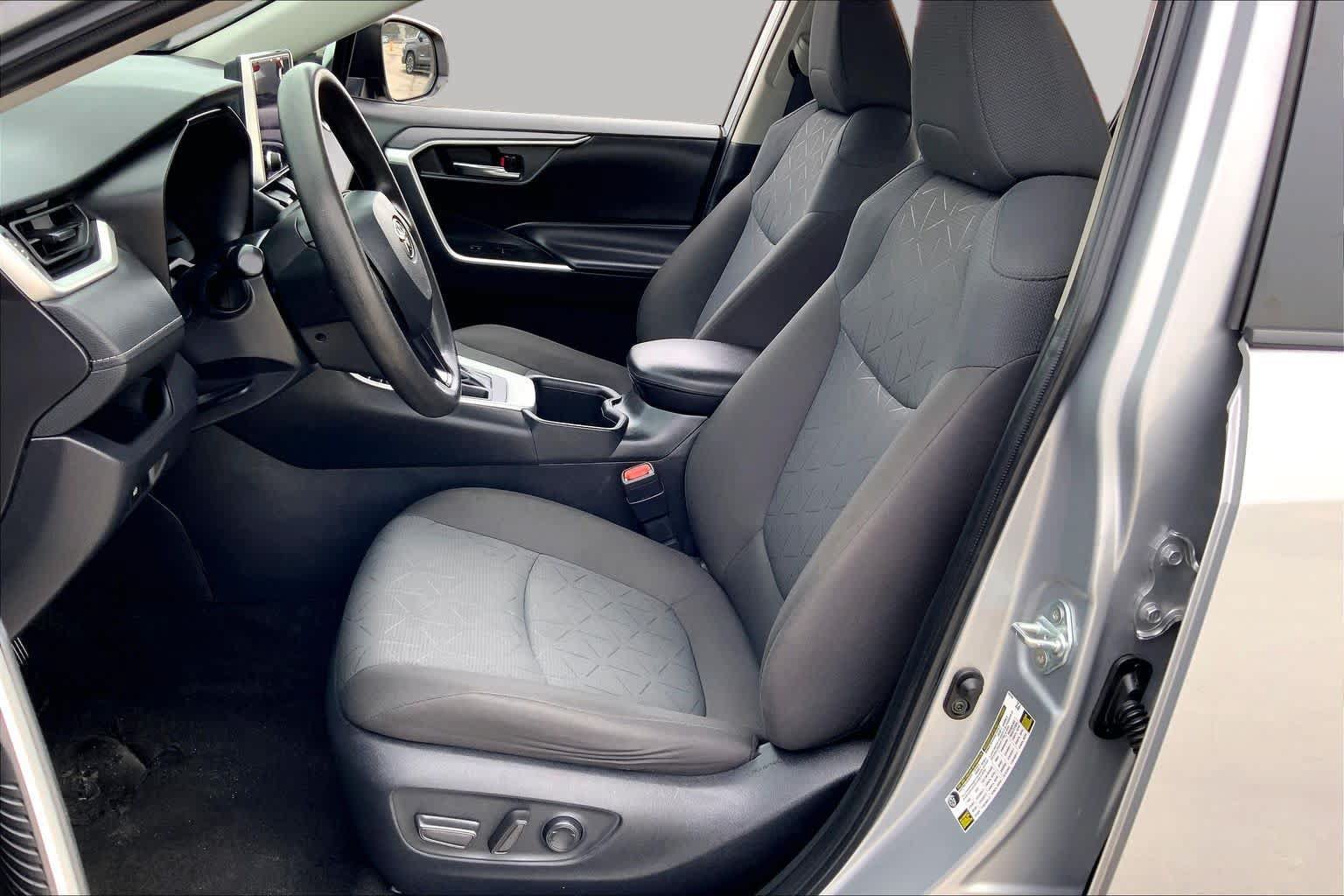Used 2024 Toyota RAV4 XLE FWD image 7