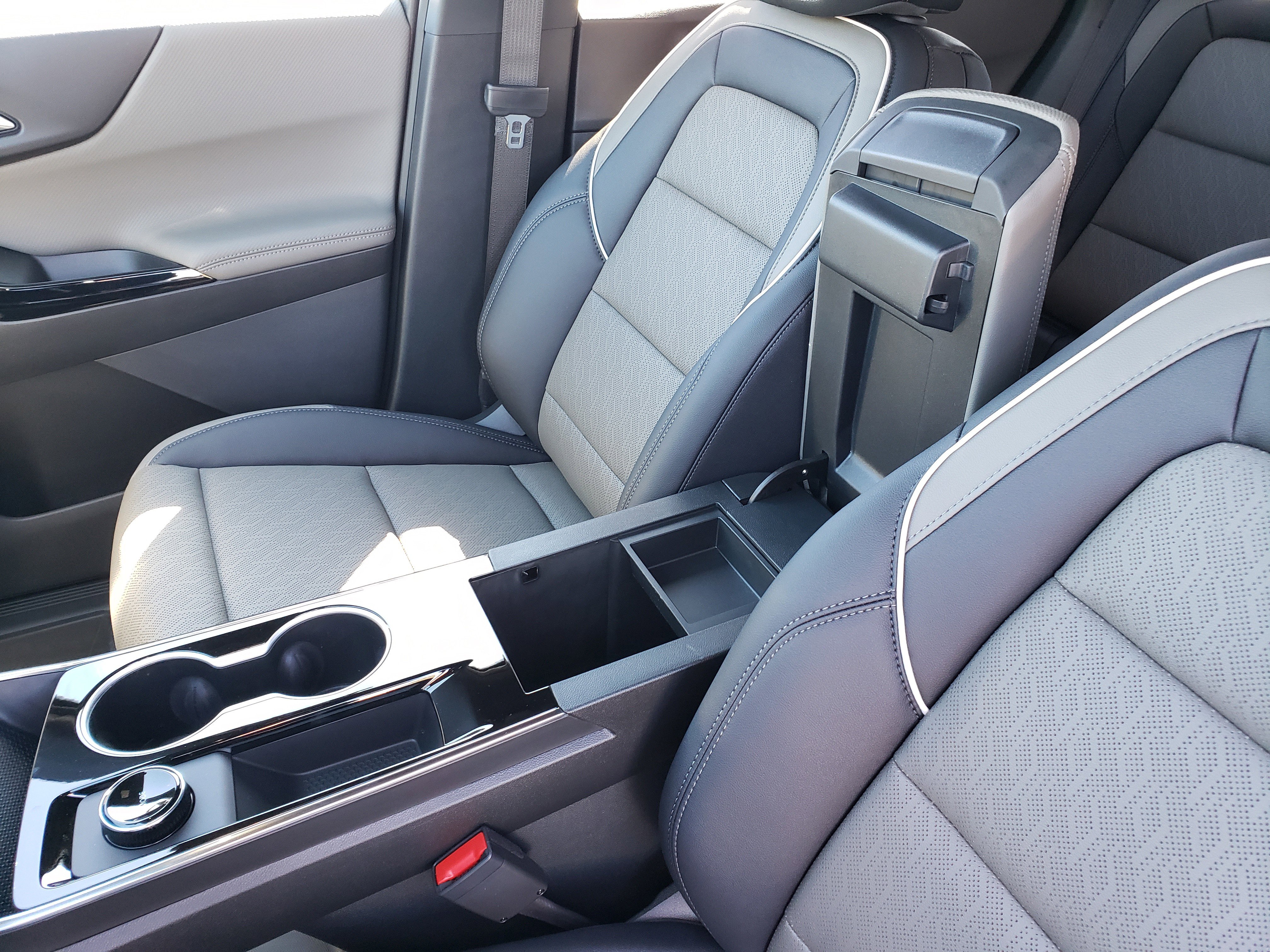 New 2026 Chevrolet Equinox LT w/ Convenience Package II image 28