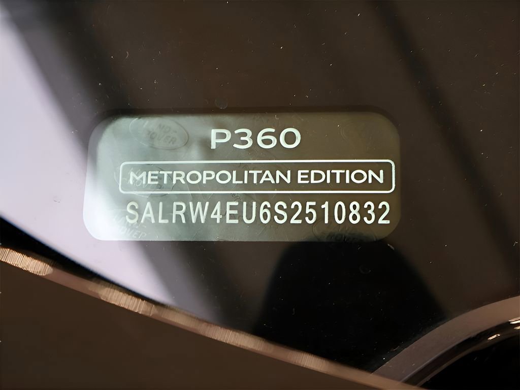 Certified 2025 Land Rover Discovery Metropolitan Edition image 82