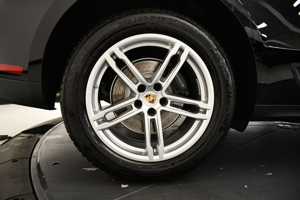 Certified 2025 Porsche Macan Turbo AWD/4WD image 17
