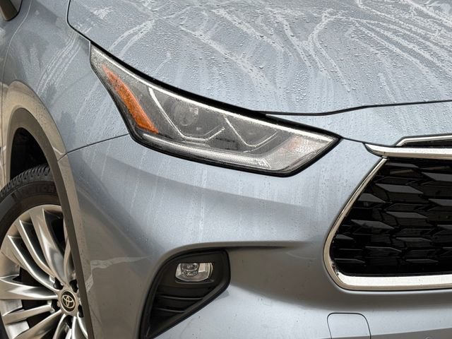 Used 2023 Toyota Highlander Platinum FWD image 3