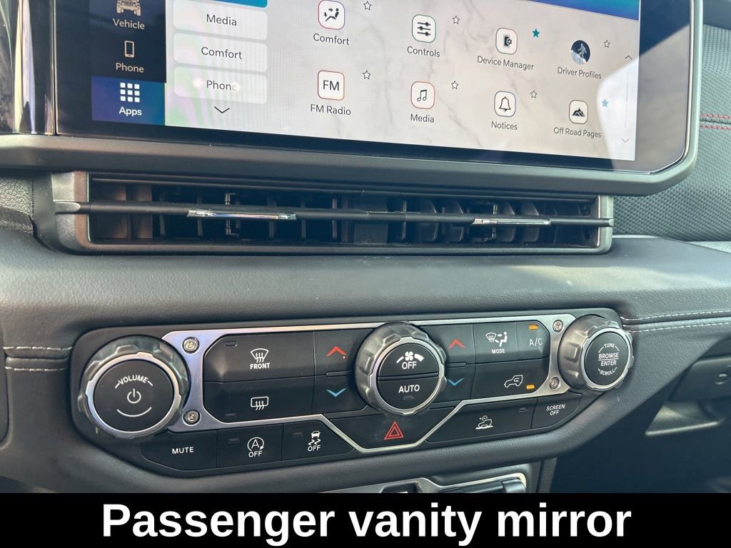 Used 2025 Jeep Wrangler Unlimited Rubicon AWD/4WD image 39