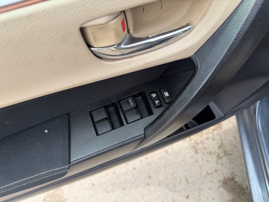Used 2014 Toyota Corolla LE FWD image 21