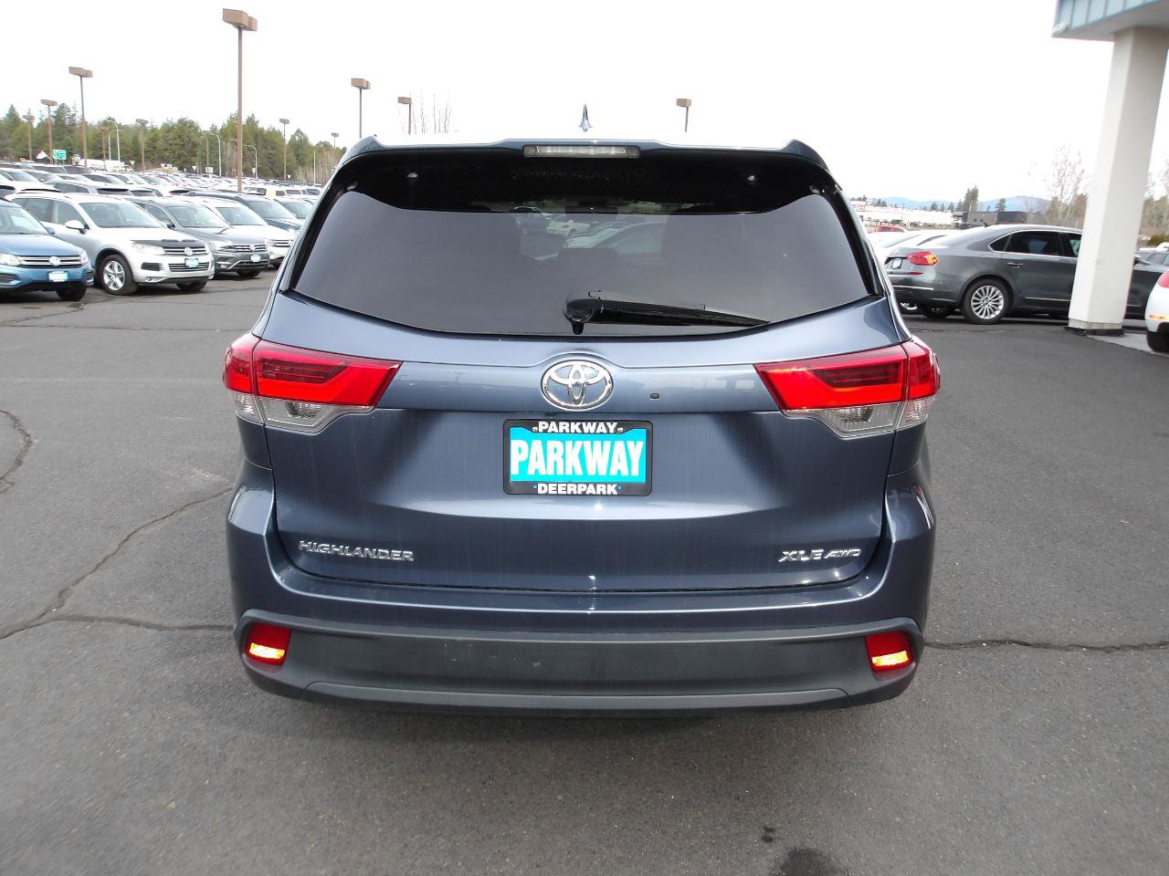Used 2017 Toyota Highlander XLE w/ Carpet Mat Package AWD/4WD image 4