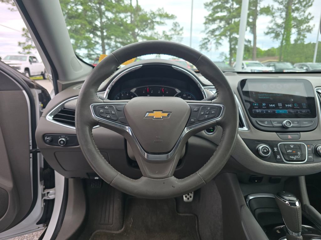 Used 2016 Chevrolet Malibu LT FWD image 14