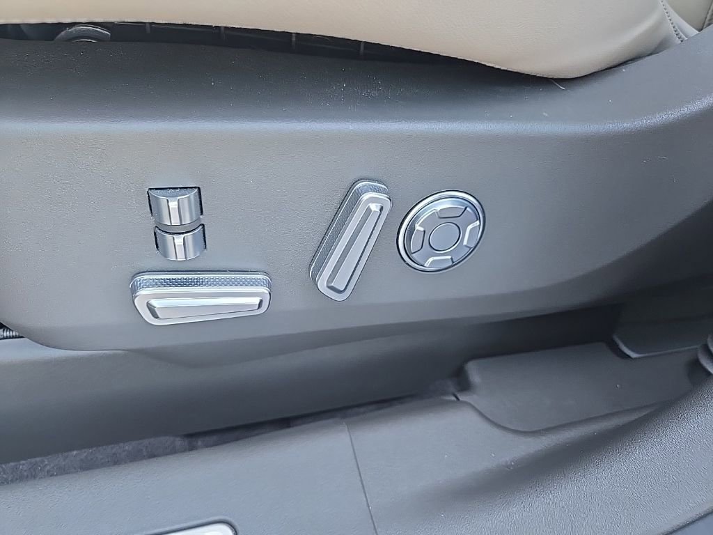 Used 2025 Lincoln Nautilus Reserve image 41