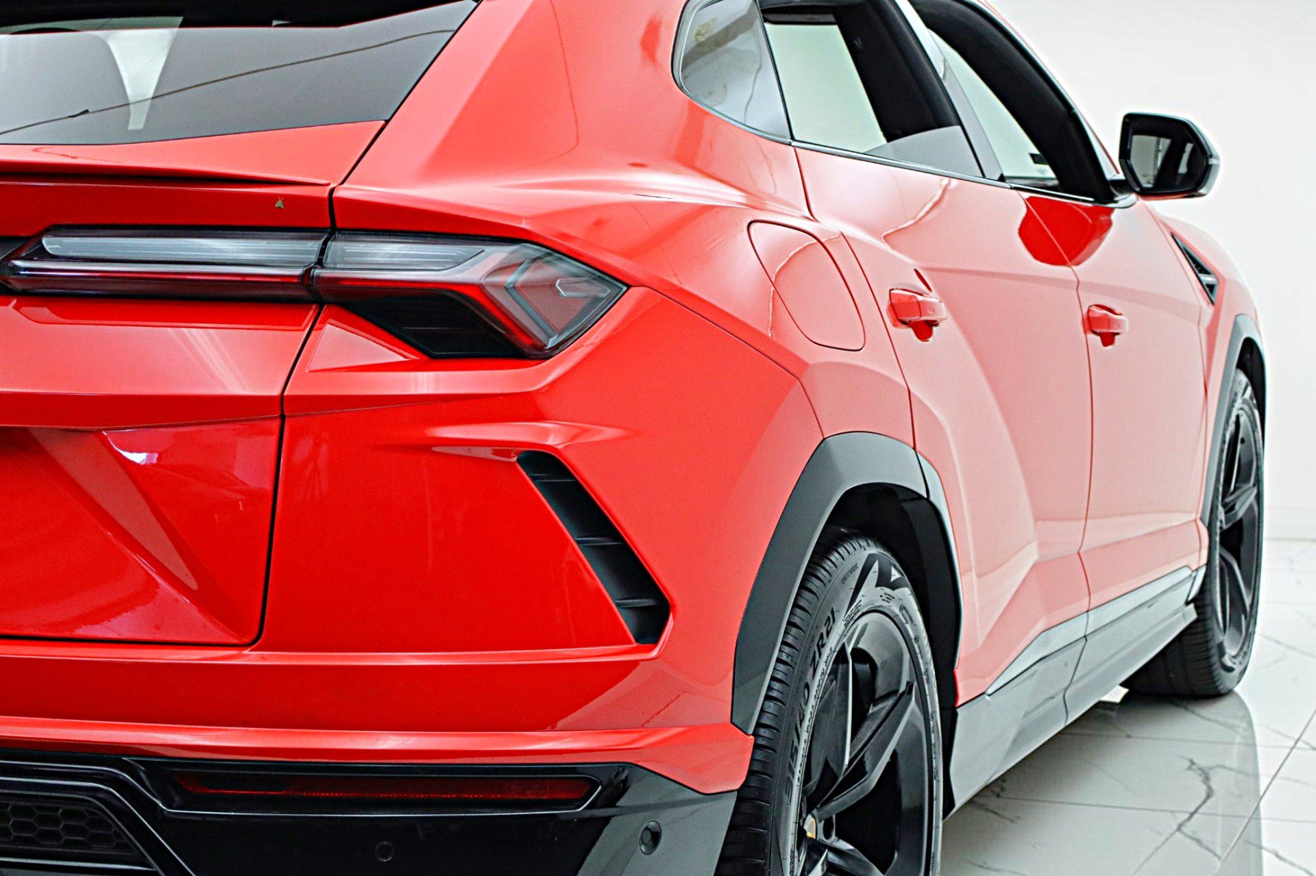 Used 2020 Lamborghini Urus AWD/4WD image 12