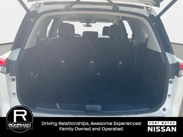 Used 2024 Nissan Pathfinder SL w/ Black Appearance Package AWD/4WD image 33