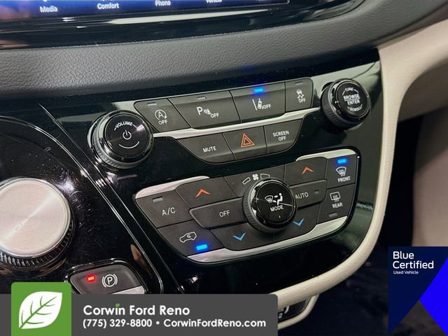 Used 2023 Chrysler Pacifica Touring-L FWD image 18