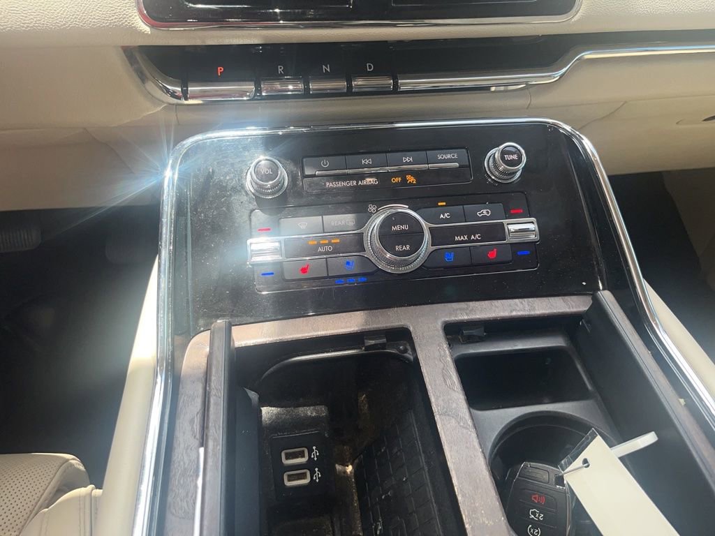 Used 2019 Lincoln Navigator Select w/ Technology Package RWD image 14