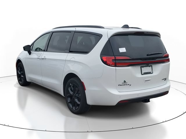 New 2027 Chrysler Pacifica Limited w/ Family Tech Group AWD/4WD image 3