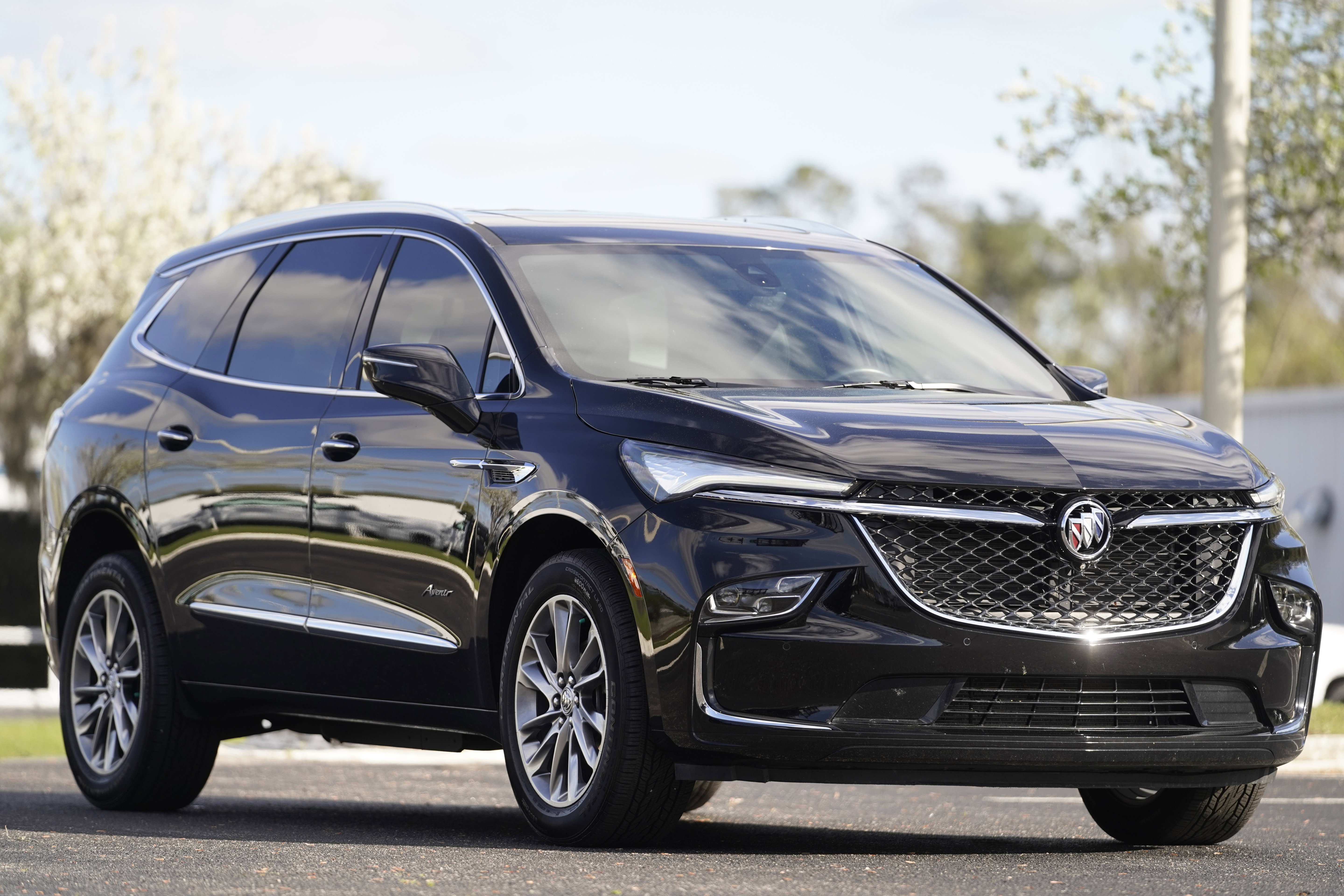 Used 2024 Buick Enclave Avenir w/ Avenir Technology Package image 45