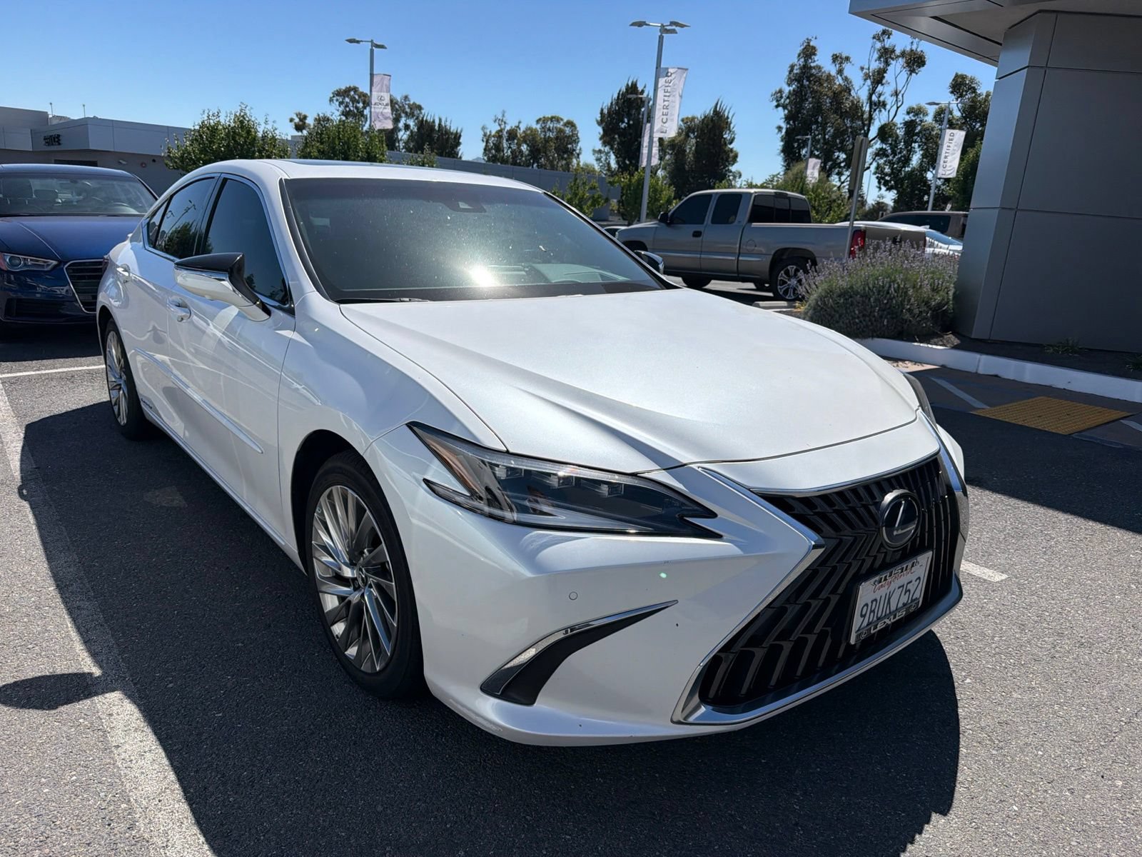 Used 2022 Lexus ES 300h w/ Accessory Package