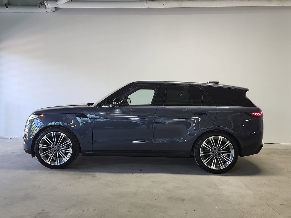 Used 2025 Land Rover Range Rover Sport SE AWD/4WD image 2