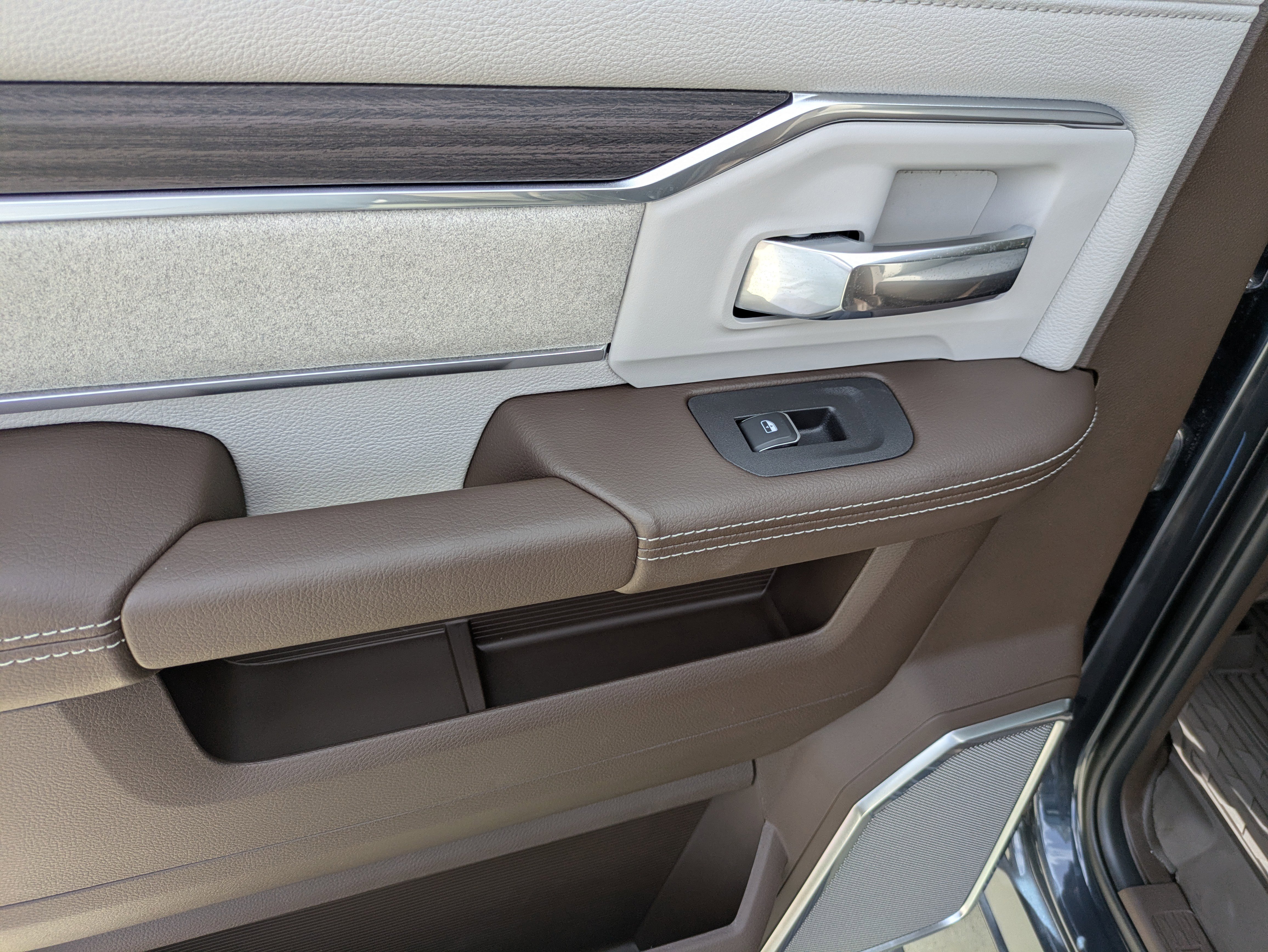 New 2026 RAM 2500 Laramie AWD/4WD image 13