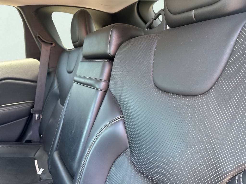 Used 2019 Jeep Cherokee Limited FWD image 9