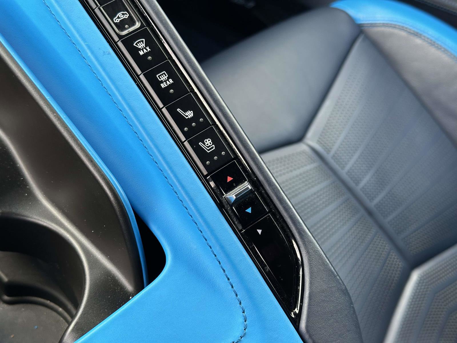 Used 2023 Chevrolet Corvette Stingray Premium Conv w/ Z51 Performance Package image 30