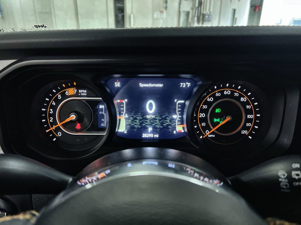 Used 2025 Jeep Wrangler Unlimited Sahara AWD/4WD image 16