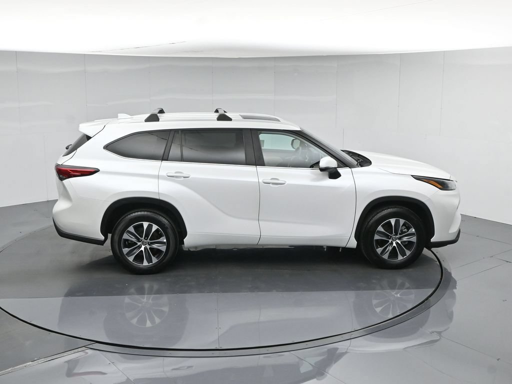 Used 2023 Toyota Highlander XLE FWD image 42