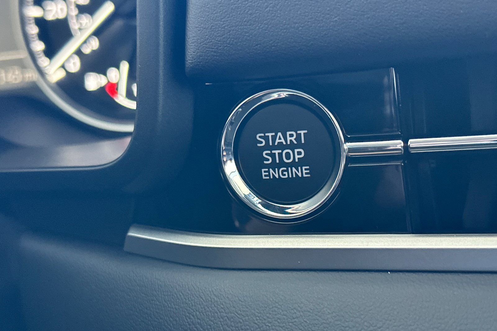 New 2025 Mitsubishi Outlander SE image 21