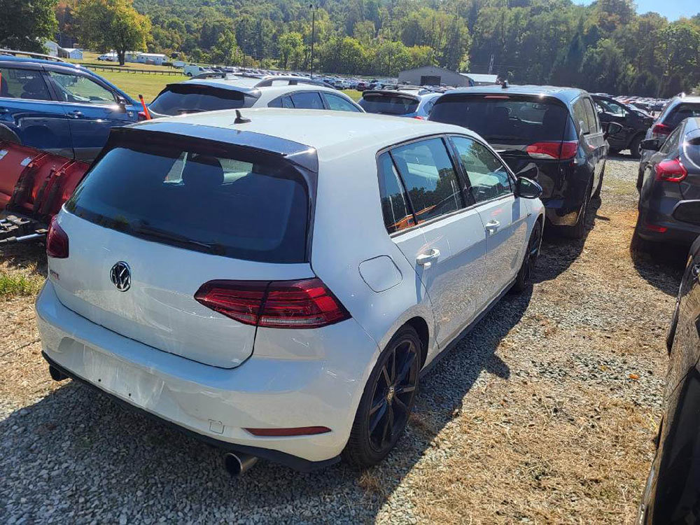 Used 2019 Volkswagen Golf S image 3