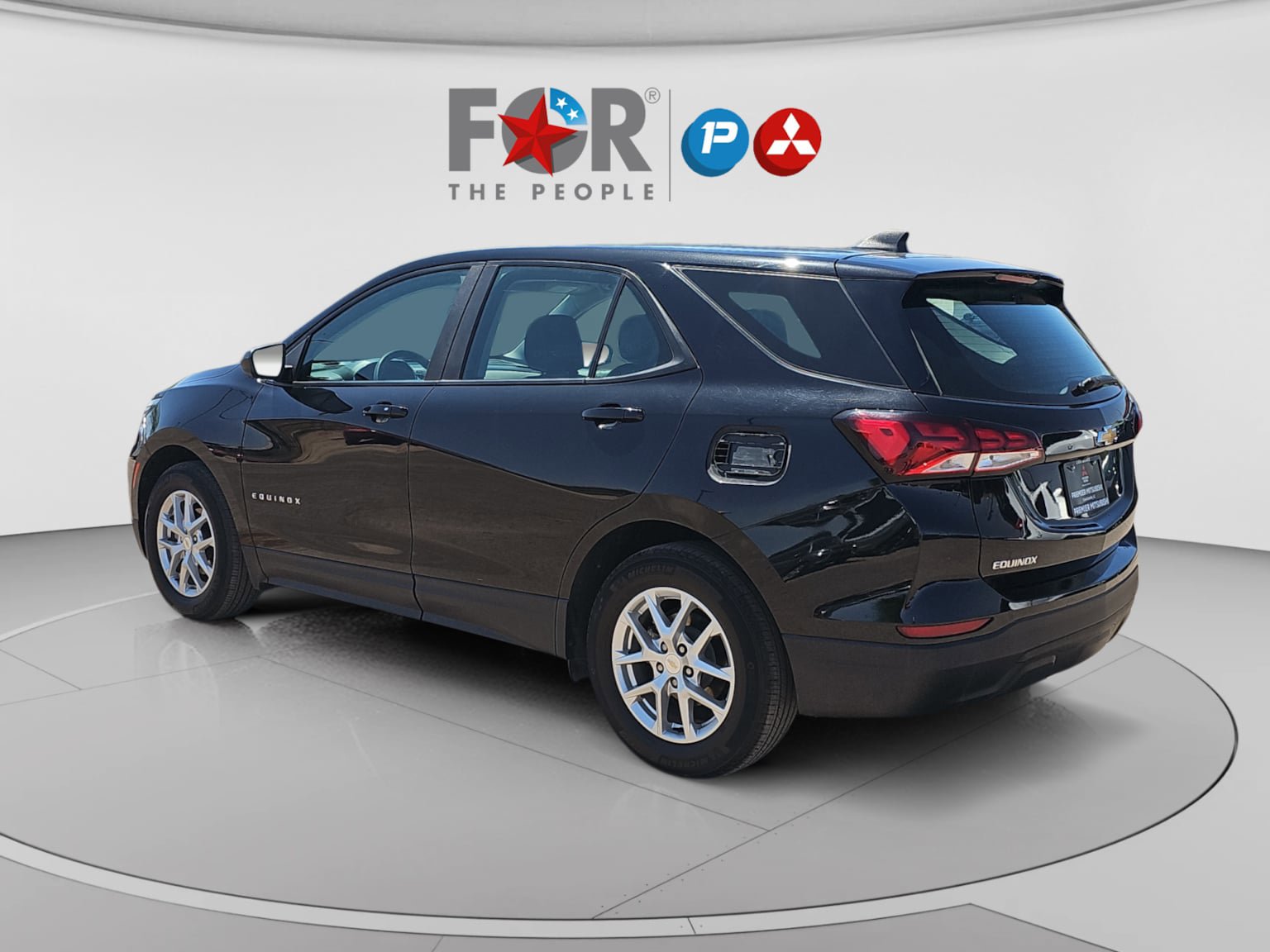 Used 2023 Chevrolet Equinox LS w/ LPO, Cargo Package FWD image 3
